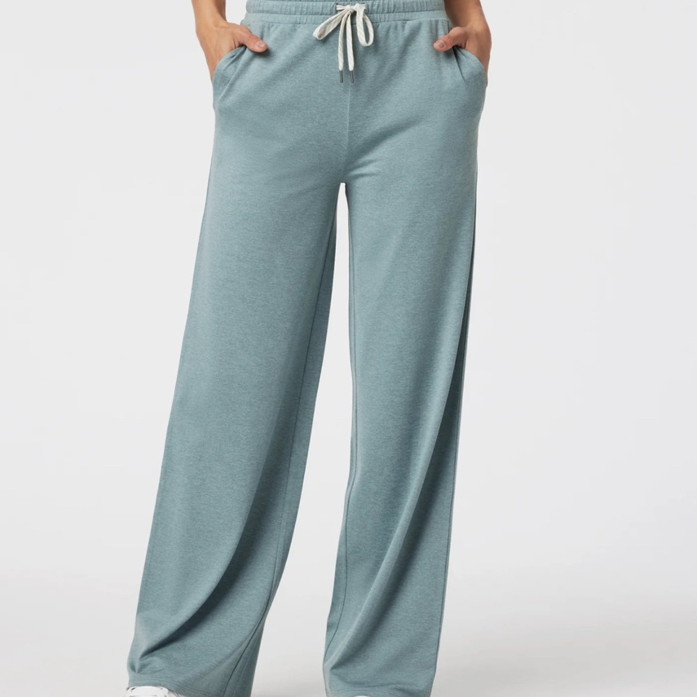 Vuori halo essential wide leg pants